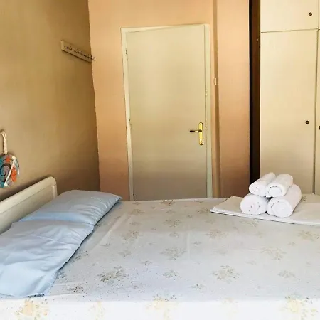 Zorbas Apartment Flogita